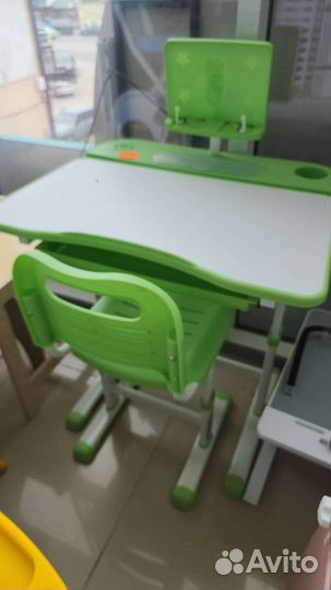 Детская парта и стул
