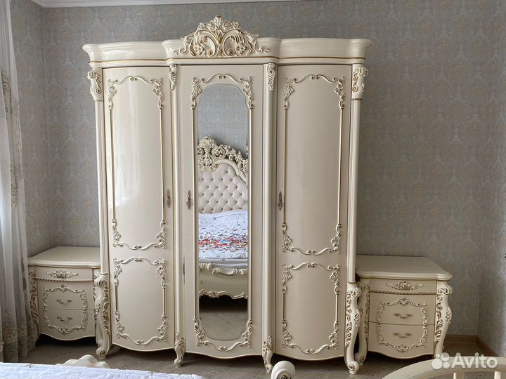 Спальный гарнитур