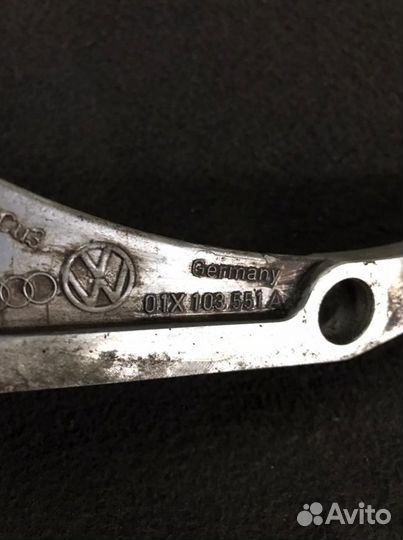 01X103551A Пластина двигателя задняя Audi