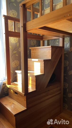 Детская двухэтажная кровать