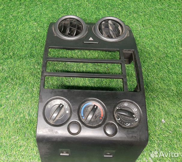 В наличии: Рамка магнитолы для Ford Fusion 1