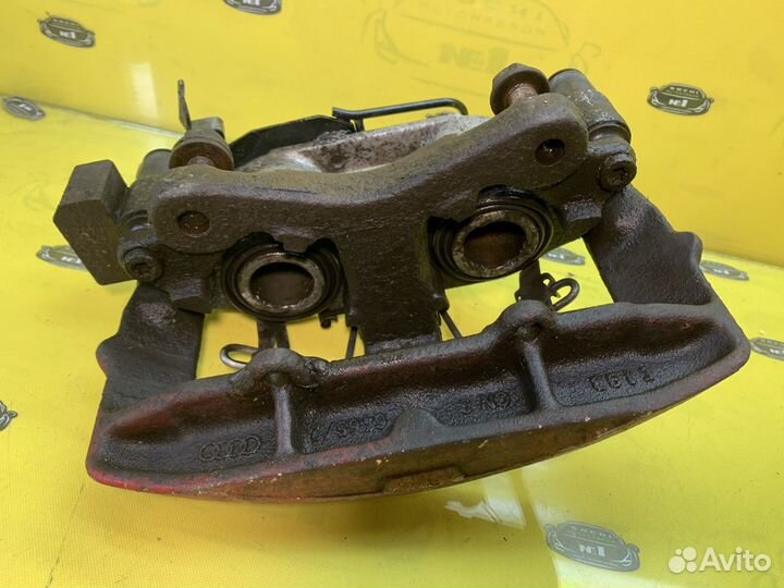 Суппорт правый Volkswagen Phaeton 2002-2010