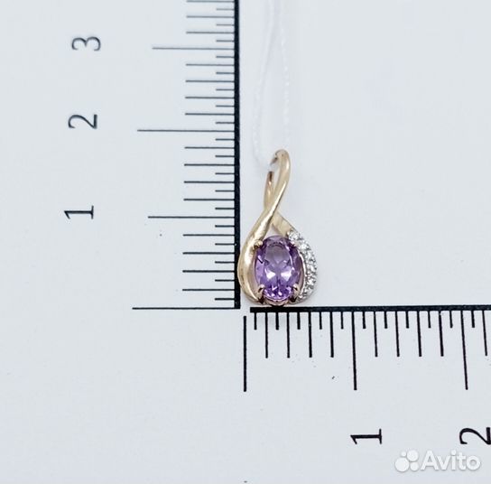 Золотая подвеска с камнем