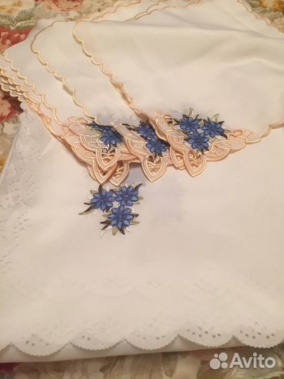 Скатерть с салфетками с вышивкой