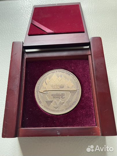 Памятная настольная медаль зимних олимпийских игр