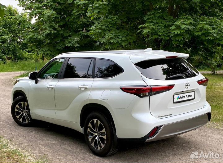 Toyota Highlander 2.4 AT, 2022, 2 700 км