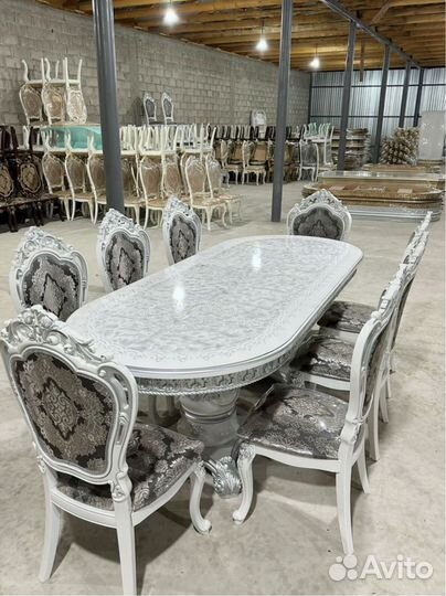 Стол обеденный