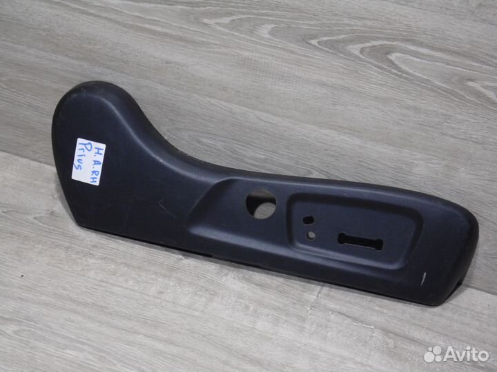 Облицовка сидения правая Тойота Приус 50