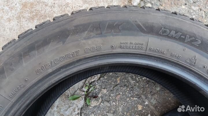 Bridgestone Blizzak DM-V2 215/60 R17