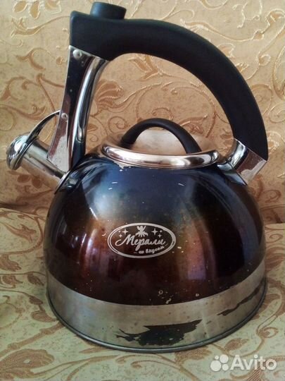 Чайник со свистком. Два разных