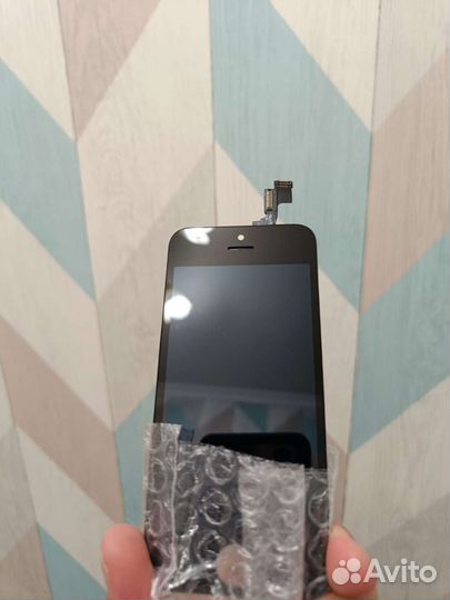 Дтсплей на iPhone 5 и iPhone 4s + чехлы