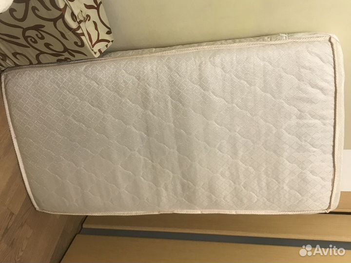 Кроваттка детская с маятником