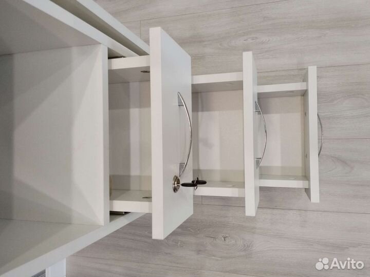 Маникюрный стол складной