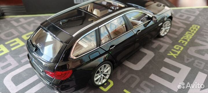 1/18 BMW 550i Touring, Дилерка