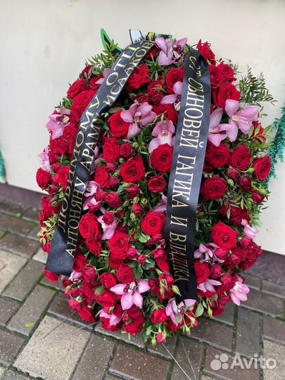 Венок из живых цветов