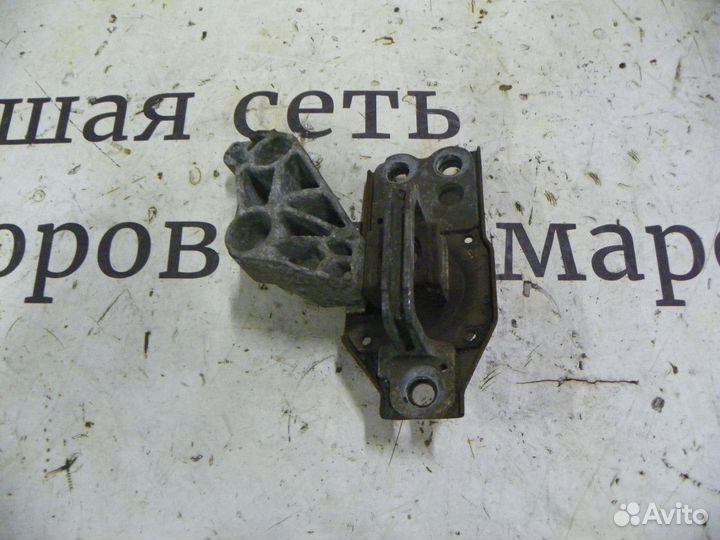 Опора двигателя правая Nissan X-Trail