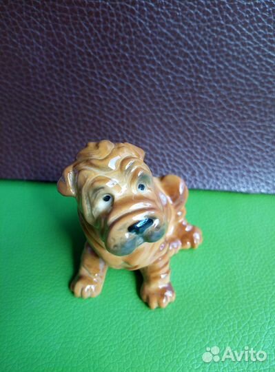 Собачка Шарпей. Фарфор. Статуэтка