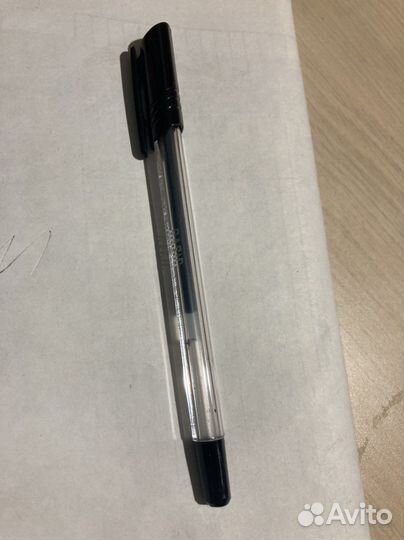 Шариковые ручки синие и чёрные