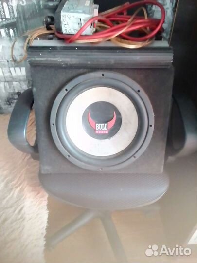 Сабвуфер и усилитель в автомобиль
