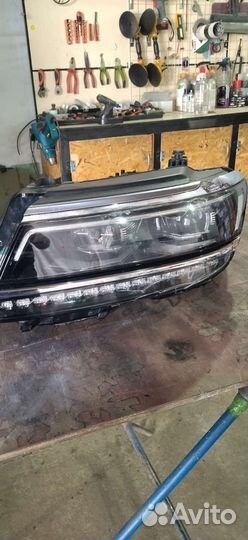Фара левая Фольксваген Тигуан