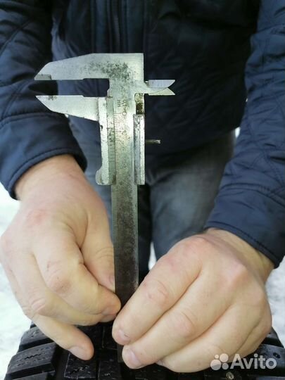 Продам шины б/у зима R17 265/65