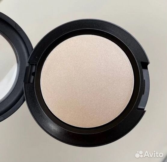 MAC Кремовая основа Cream Colour Base, pearl