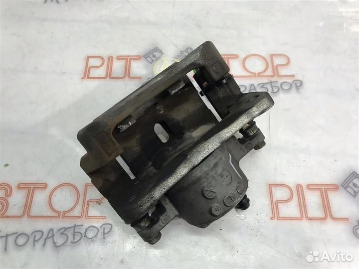 Суппорт передний левый Toyota prius ZVW30 2009-20