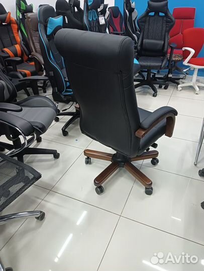 Кресло для руководителя Т9928 кожа