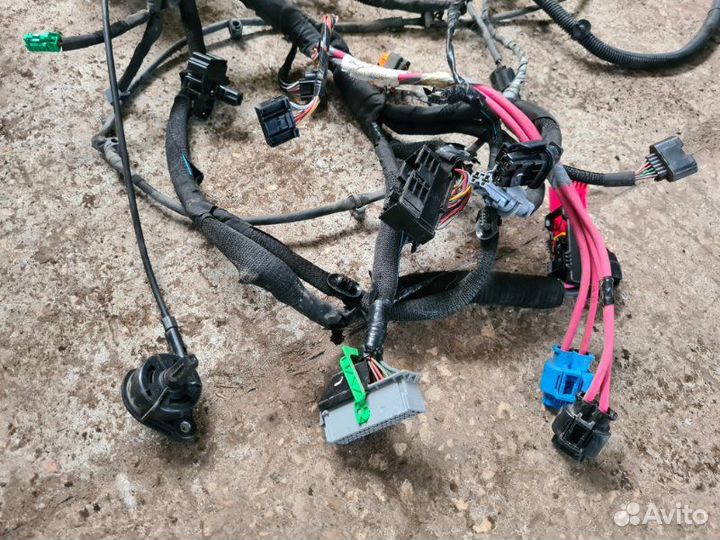 Проводка подкапотная Renault Fluence седан M4R