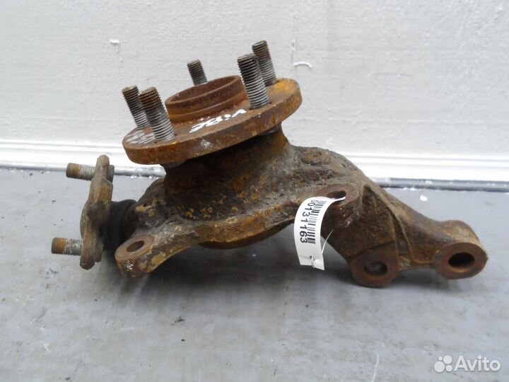 Кулак поворотный правый Pontiac Vibe 1