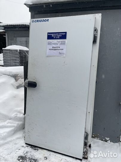 Дверь от холодильной камеры