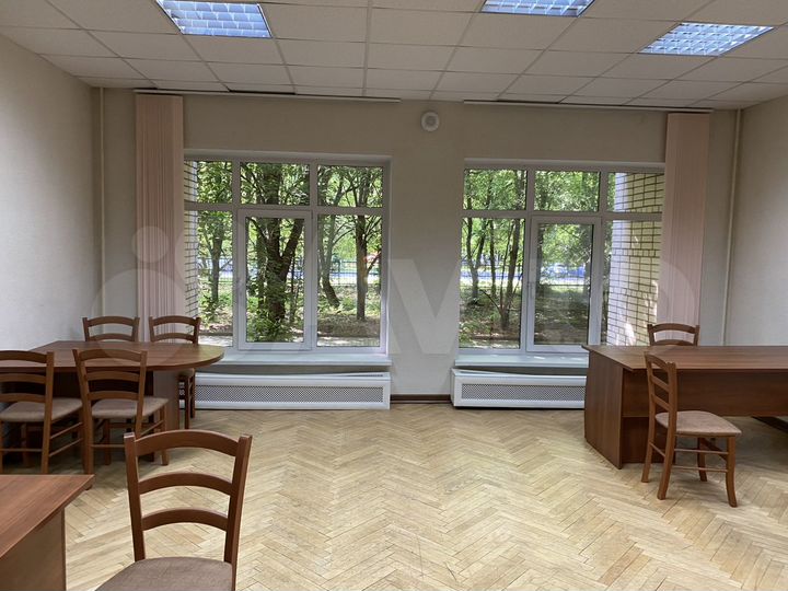 Здание, 5700 м²