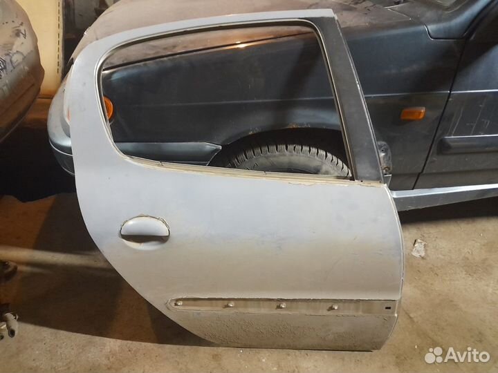 Peugeot 206 задняя правая дверь с ручкой