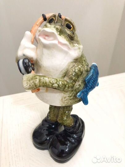 Фарфоровая фигурка болванчик Лягушка - рыбак