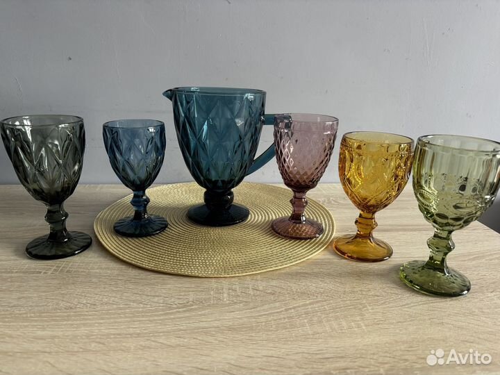 Бокалы и кувшин