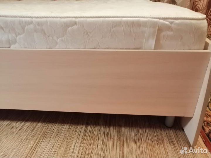 Кровать двухспальная с матрасом бу