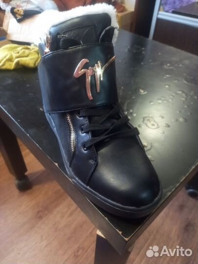 Ботинки женские зимние 39-40 размера