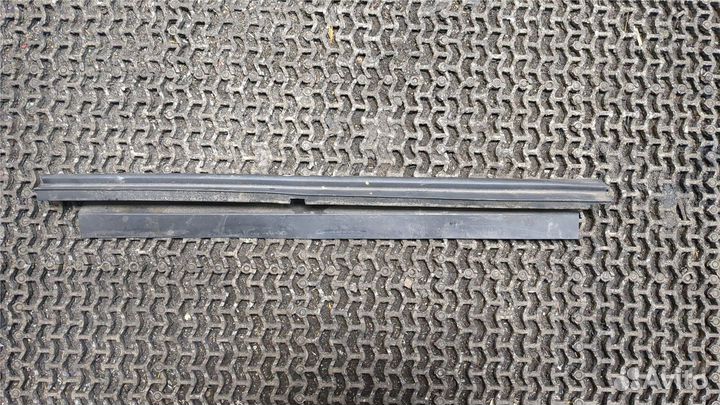 Уплотнитель Toyota Tundra, 2009