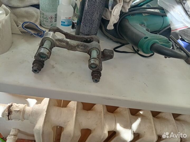 Скоба суппорта volkswagen Jetta V