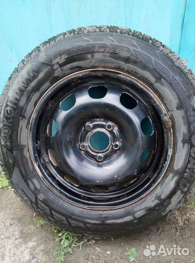 Yokohama Ice Guard Stud IG55 215/65 R16