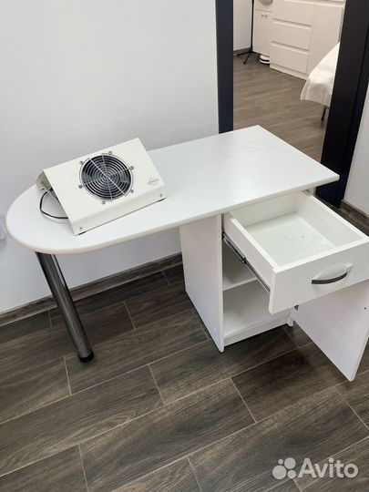 Маникюрный стол+настольнаявытяжка Cosmos