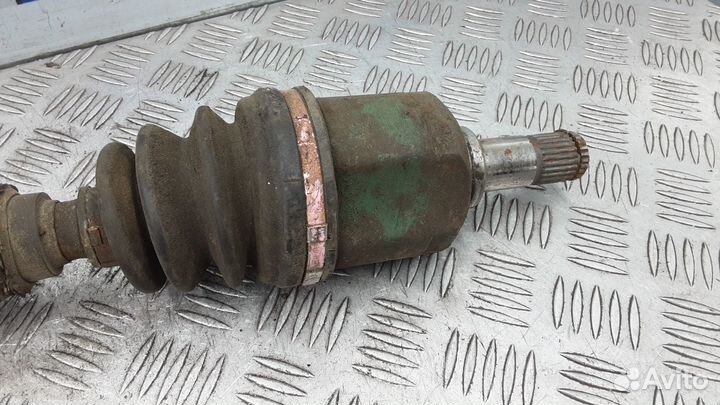 Полуось передняя левая (приводной вал, шрус)