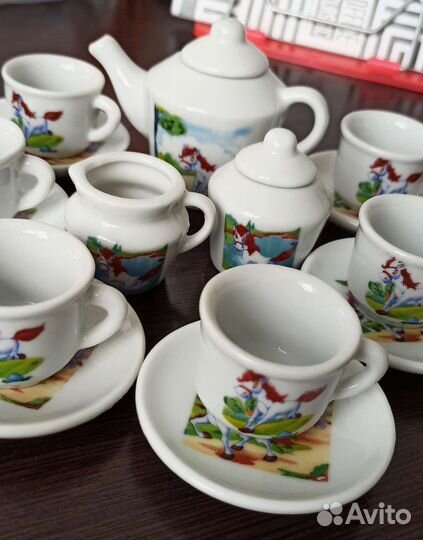 Игрушечный чайный сервиз(фарфоровый)