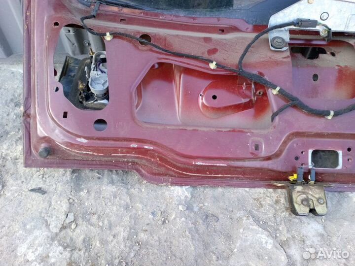 Крышка багажника Volvo V40
