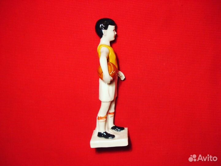Фигурка Футболист СССР С мячом лфз фарфор