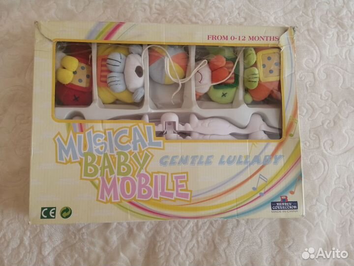 Комплект в детскую кроватку с бортиками и мобилем