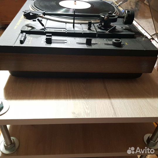 Виниловый проигрыватель