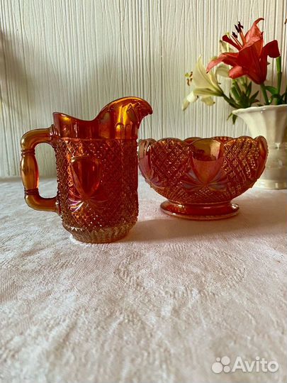 Антикварный набор: сливочник, карнавальное стекло