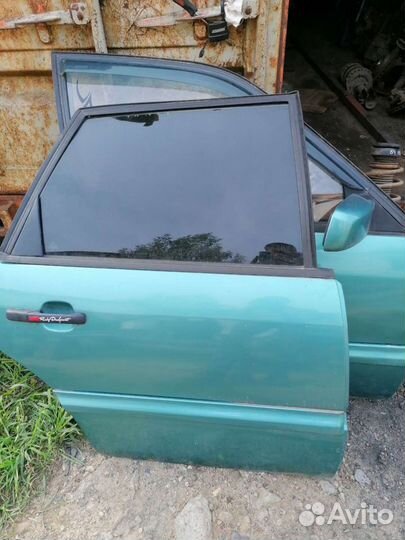 Дверь пер левая задние пассат Б4 седан