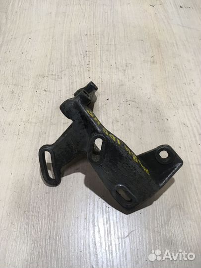 Кронштейн гидроусилителя Ауди 100 С4